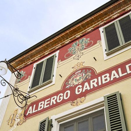 Albergo Ristorante Garibaldi Cisterna dʼAsti Exterior foto