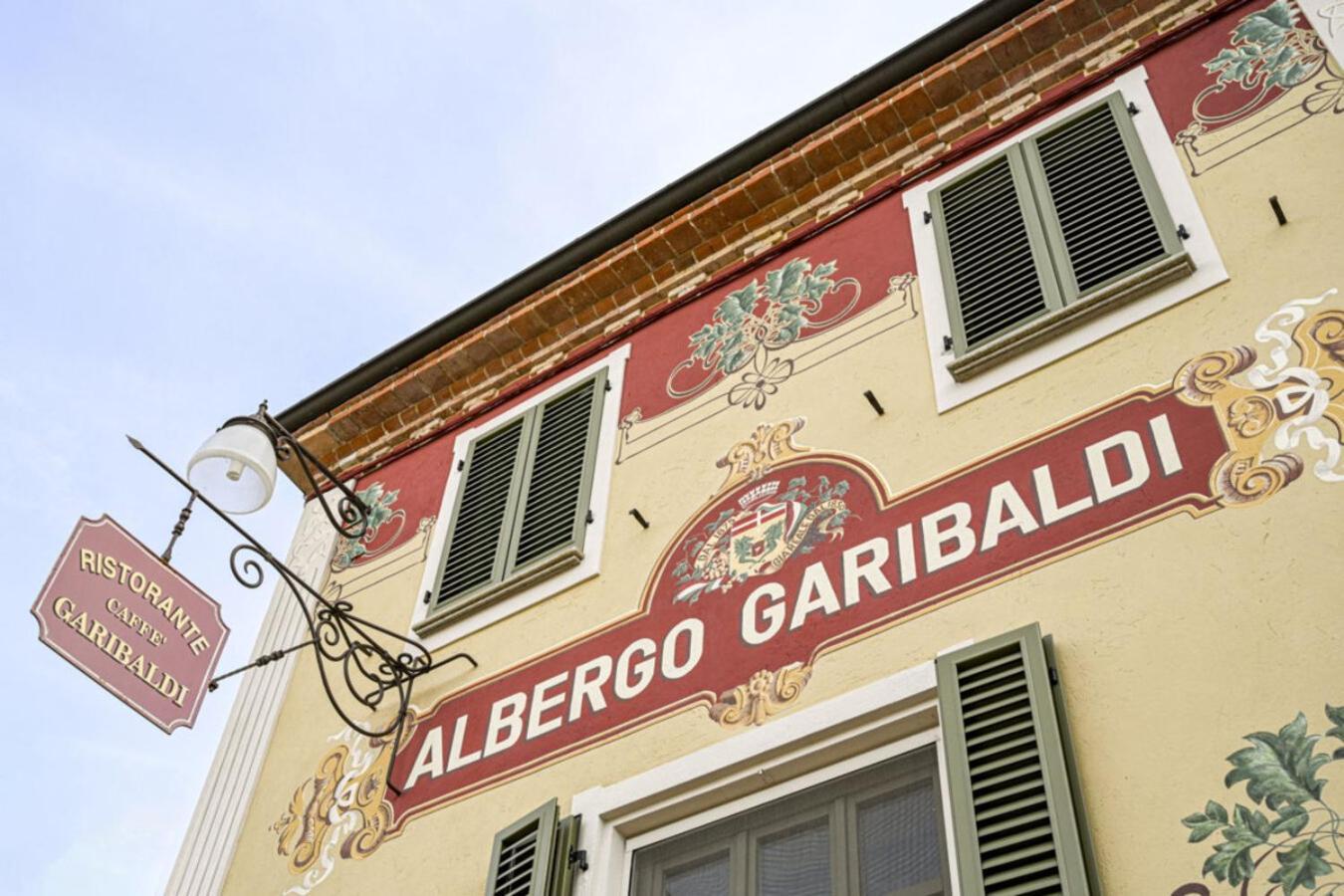 Albergo Ristorante Garibaldi Cisterna dʼAsti Exterior foto