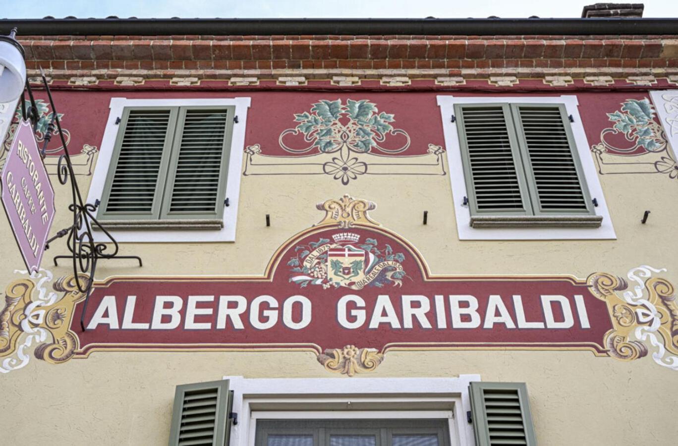 Albergo Ristorante Garibaldi Cisterna dʼAsti Exterior foto