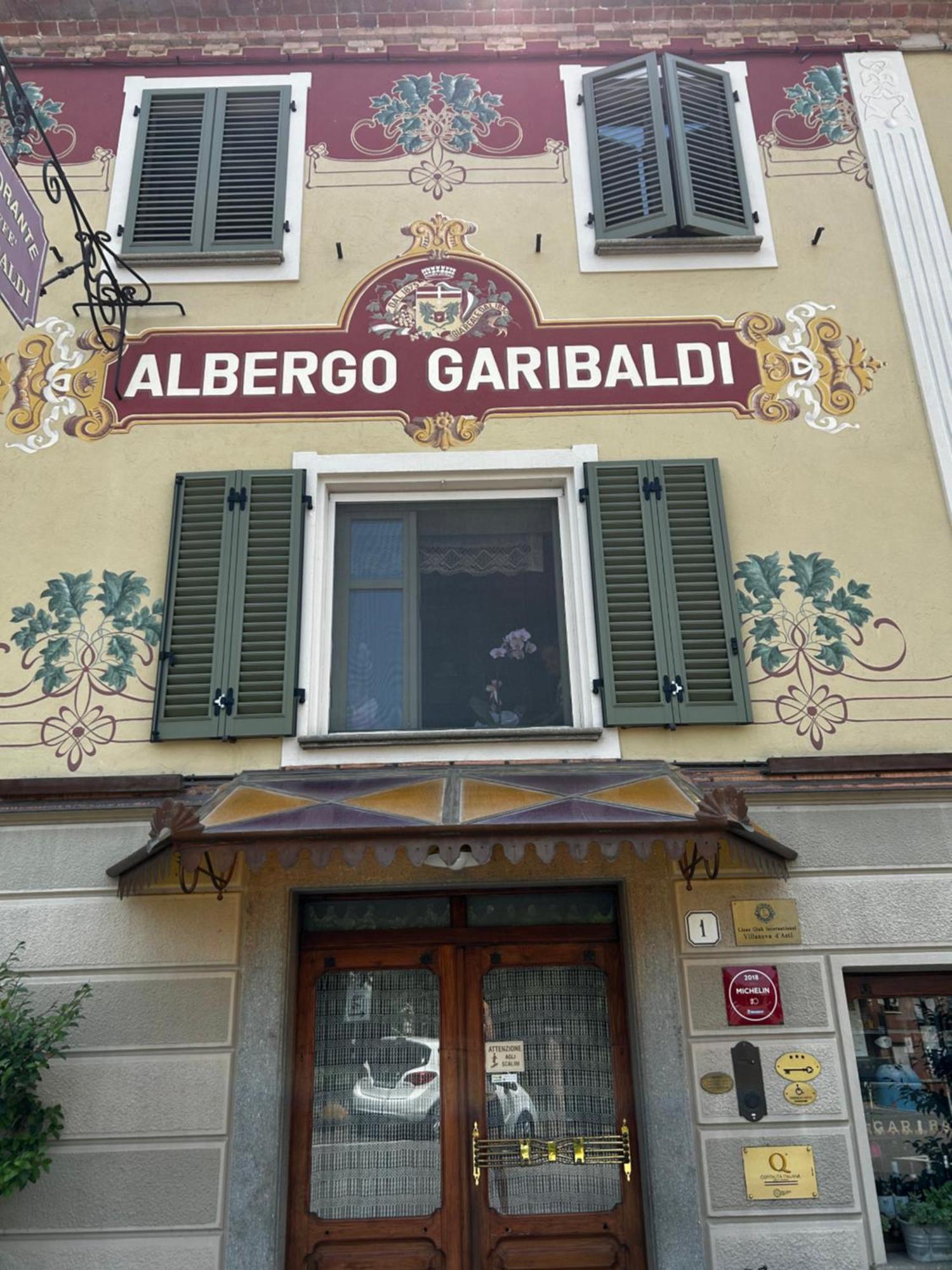 Albergo Ristorante Garibaldi Cisterna dʼAsti Exterior foto