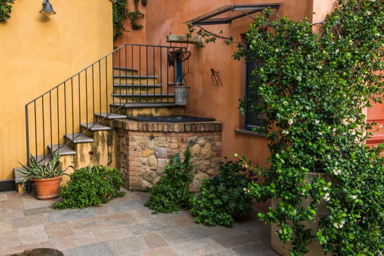 Albergo Ristorante Garibaldi Cisterna dʼAsti Exterior foto